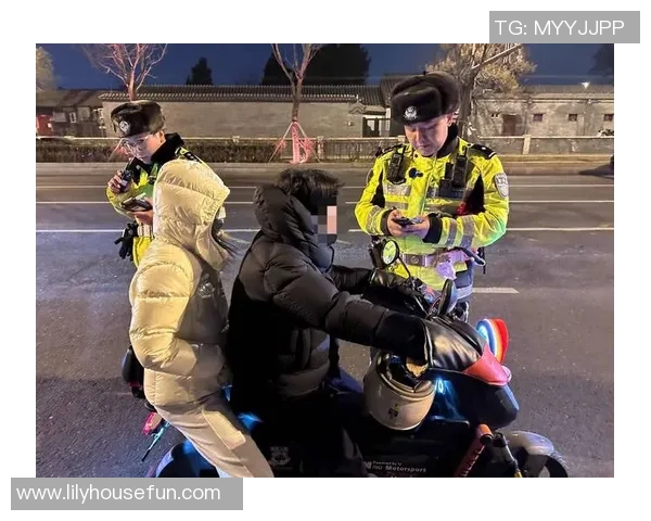 塞维利亚主帅因非法抽烟被罚款，俱乐部未对其处罚引发关注